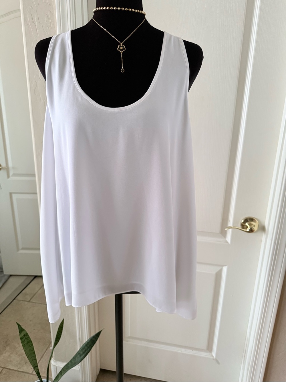 BCBGMaxAzria White Scoop Neck Tank